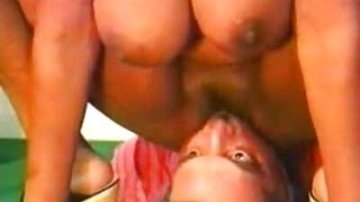 Lalaki ngeusian pussy dicukur orok urang ku lube jeung fucks dirina